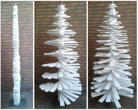 Kerstboom van planken met sokkel, om zelf te maken. Bouwtekeningen voor steigerhout en pallets.