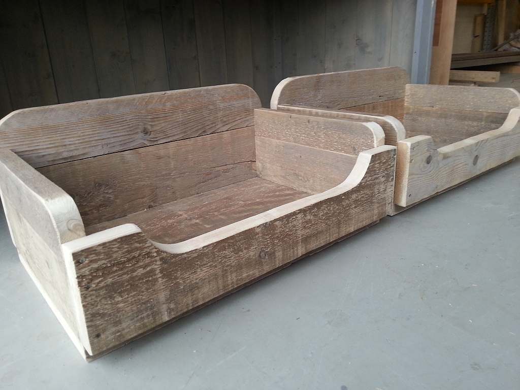 Hondenmand maken van pallets of steigerhout.